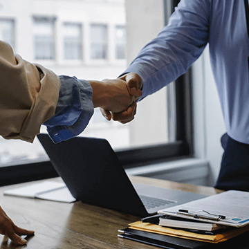 重视人才储备，建立人才